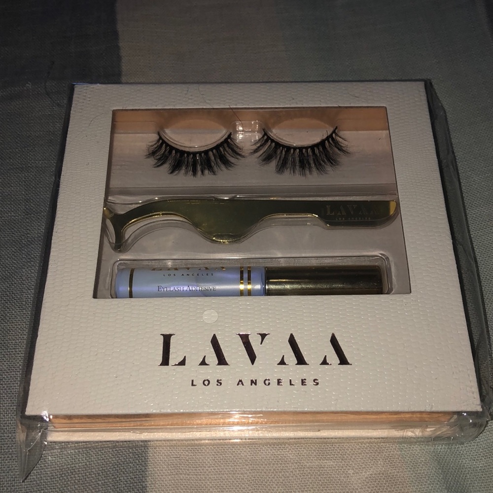 Lavaa Los Angeles Lashes w applicator & glue